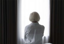 Marido busca apoio para cuidar da esposa diagnosticada com Alzheimer