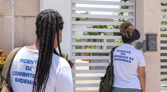 Moradores de Penha recusam a presença dos agentes da dengue no quintal