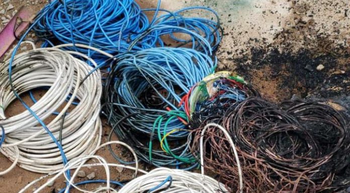 Morador do Itacolomi é flagrado queimando 50 quilos de fios de cobre