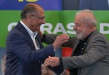 Coligação de Lula entra com notícia-crime contra Beto Carrero World por promoção anti-PT