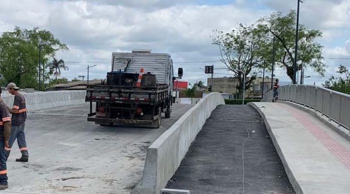 Ponte que vai ligar bairros São Vicente e Cordeiros é pavimentada