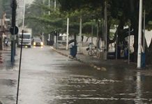 VIDEO Balneário Piçarras investe em shows e decoração e abandona a drenagem da Beira Mar