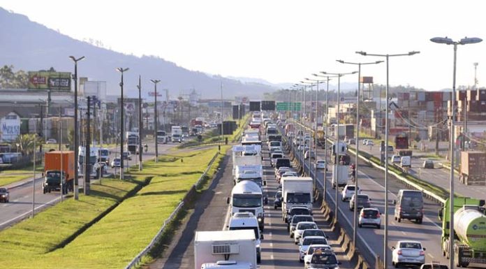 Filas na BR 101: AMFRI ingressa na Justiça Federal com ação coletiva contra Autopista e ANTT