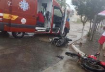 Bombeiros Voluntários atendem acidente entre duas motos na Rua Calixto Luiz Honório em Penha