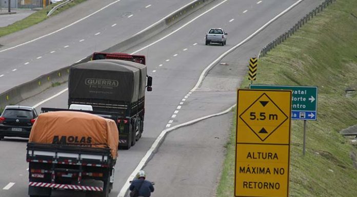 Bandidos usam aplicativo FRETEBRAS para atrair e sequestrar caminhoneiros em Barra Velha