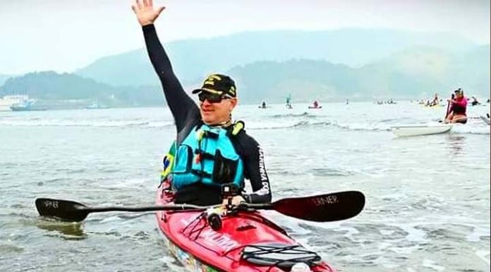 ELE VEM AÍ: Canoísta que cruza a costa brasileira faz parada em Penha neste sábado