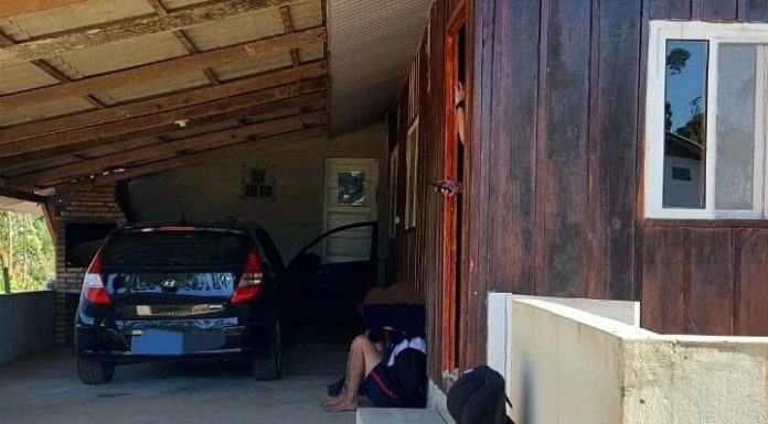 Polícia recupera carro furtado em Barra Velha