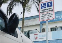 Idosos e pessoas especiais de Penha podem solicitar cartão para vaga especial de estacionamento
