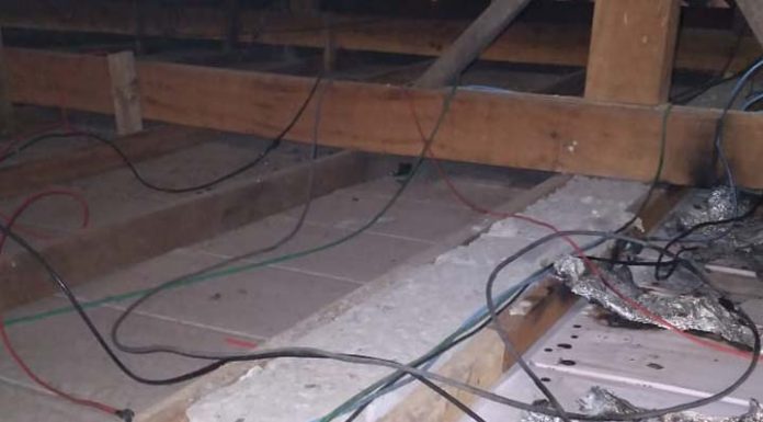 Jovem de 25 anos cai de dez metros de altura e quebra a perna