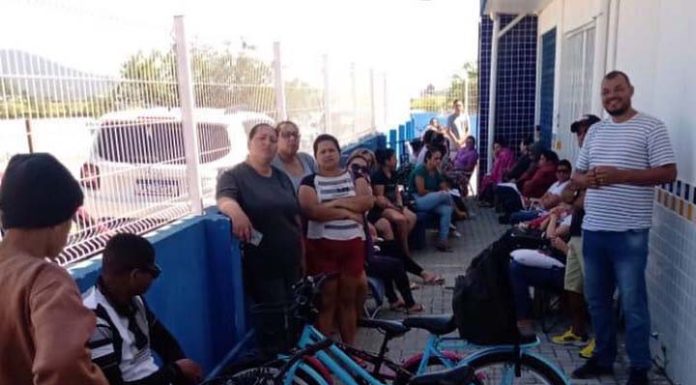Pais voltam a enfrentar filas em busca de vagas nas escolas de Itajaí