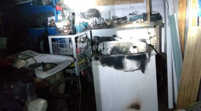 Bombeiros Militares de Itajaí atendem princípio de incêndio em máquina de lavar