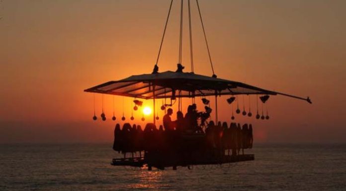 Jantar a 50 metros de altura é a nova atração de Balneário Camboriú