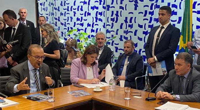 Jorginho Mello se reúne com a bancada de deputados em Brasília