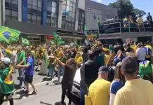 Manifestantes bolsonaristas ocupam as principais ruas de Itajaí e Balneário Camboriú