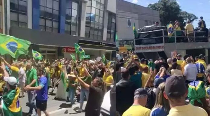 Manifestantes bolsonaristas ocupam as principais ruas de Itajaí e Balneário Camboriú