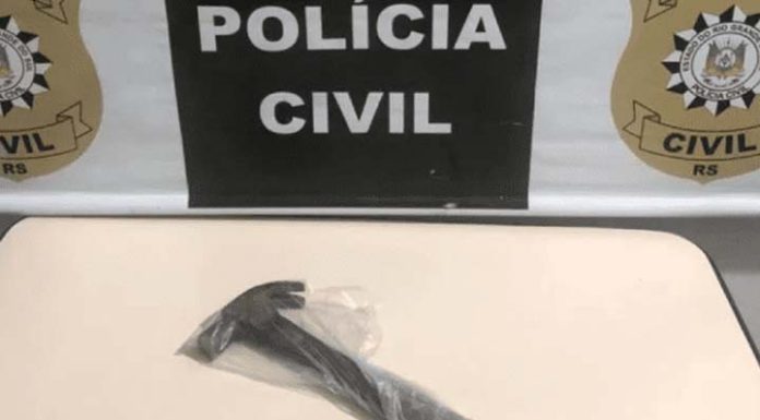 SINISTRO: Homem mata vizinho e mulher a marteladas