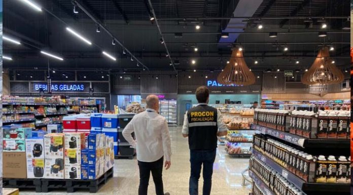 Preços da gasolina sobe e da cesta básica cai em Navegantes, aponta Procon