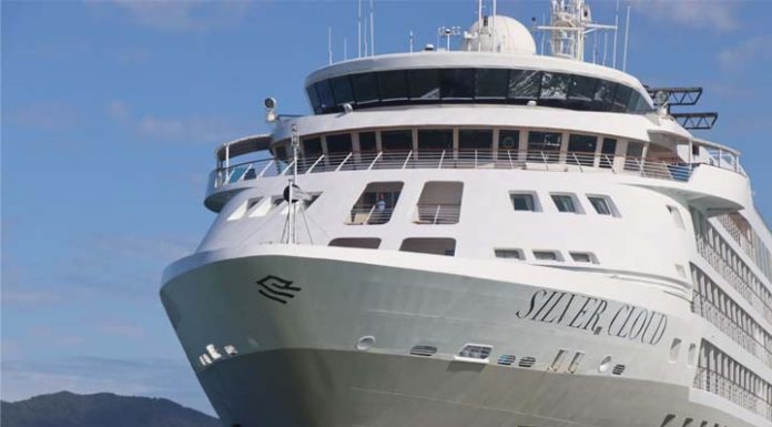 Primeiro navio da temporada chega a Balneário Camboriú