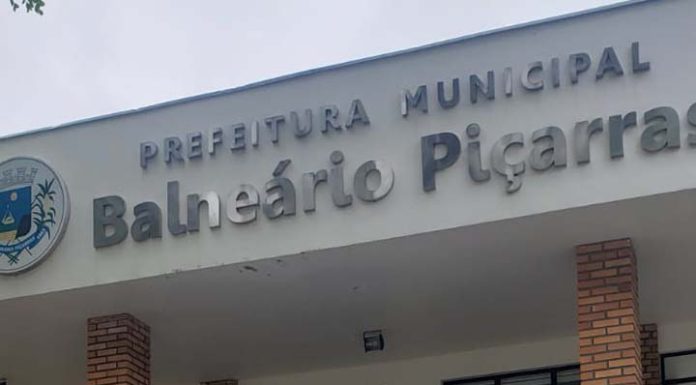 Prefeitura de Piçarras contrata esposa do secretário como estagiária