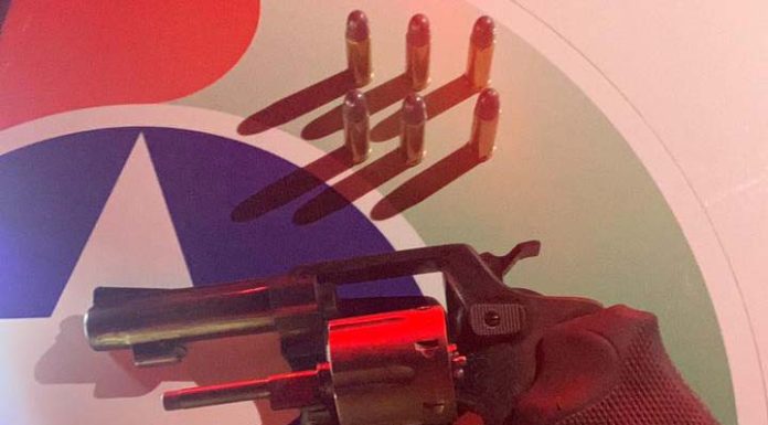 Polícia Militar persegue e prende dupla de bandidos que roubou carro no centro de Penha
