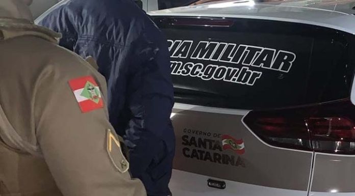 Homem é preso em Piçarras depois de invadir uma casa para furtar um celular