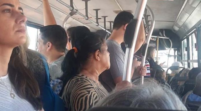 Atraso nos horários e precariedade dos ônibus revoltam usuários da Viação Navegantes
