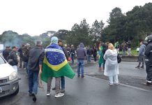 Manifestantes mantem bloqueios das rodovias nesta terça-feira
