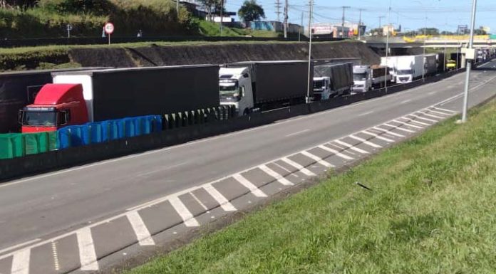 Feriado registra 36 bloqueios em rodovias federais de Santa Catarina