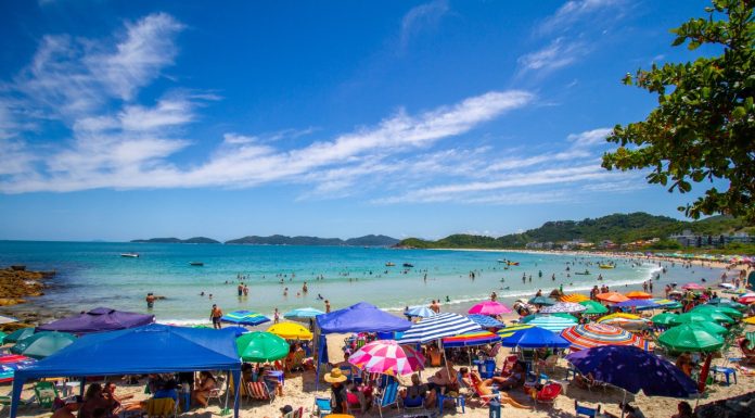 Bombinhas recebe mais de 120 mil turistas no Feriado da Proclamação da República