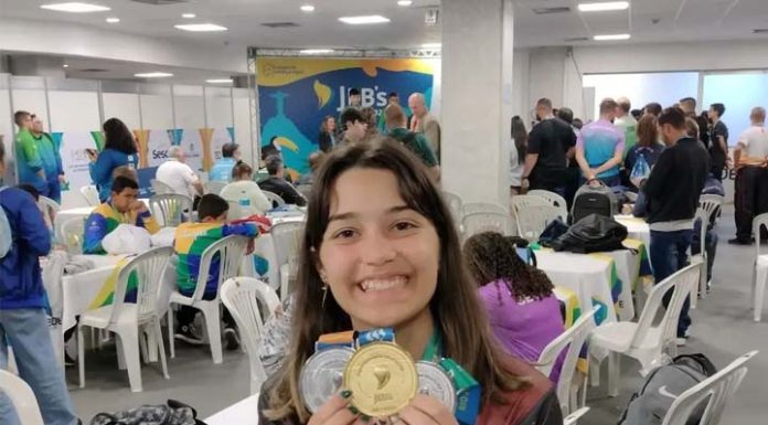 Aos 12 anos, enxadrista de Penha conquista o ouro nos Jogos Escolares Brasileiros