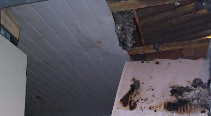 Problema na fiação elétrica provoca princípio de incêndio em Piçarras