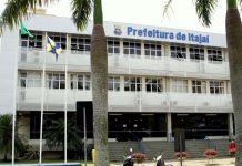 Policial, marido de vereadora, é suspeito de rastrear o carro do filho do prefeito de Itajai