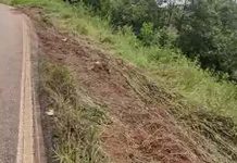 Motociclista é socorrido pelo helicóptero arcanjo após queda em ribanceira de 10 metros