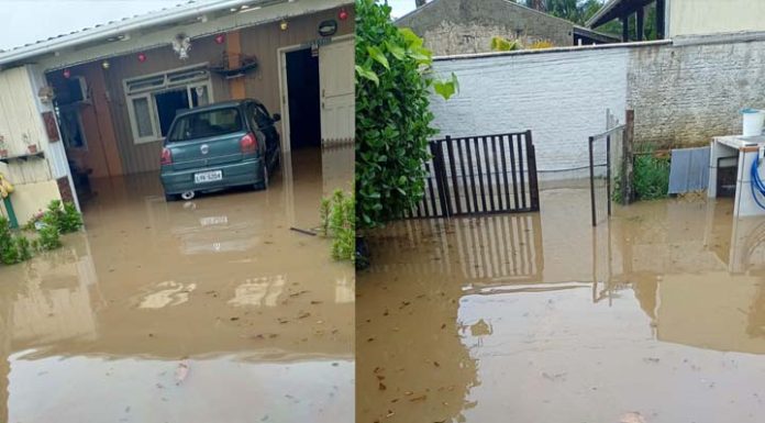 Família que teve a casa invadida pelos alagamentos às margens do Rio Piçarras precisa de doações