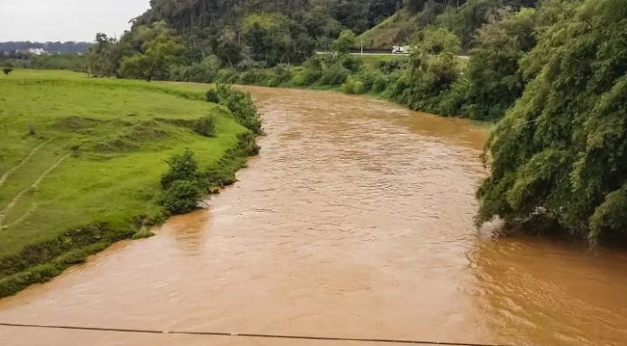 Corpo achado no Rio Itajaí Mirim pode ser de motorista desaparecido em Brusque
