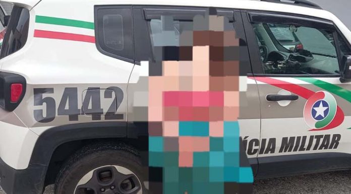 Mulher é presa em Barra Velha depois de matar um homem e esfaquear outras três vítimas