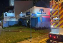 Fogo destrói parte de imóvel de empresa no Bairro Fazenda, em Itajaí
