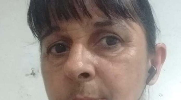 Jovem pede ajuda para pagar o tratamento de quimioterapia da mãe