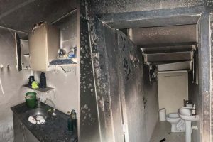 Fogo destrói parte de imóvel de empresa no Bairro Fazenda, em Itajaí 1 INCENDIO EMPRESA