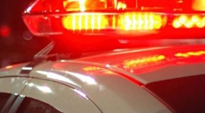Homem é preso por tentativa de feminicídio após atacar mulher a facadas