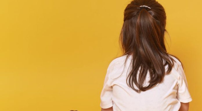 Família que está com a guarda de três crianças suspeitas de abuso sexual precisa de ajuda