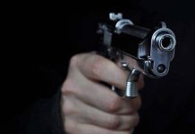 Dois homens são vítimas de atentado cometido por atiradores