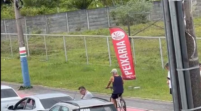 VÍDEO Engavetamento envolve quatro veículos na Avenida Governador Celso Ramos em Porto Belo