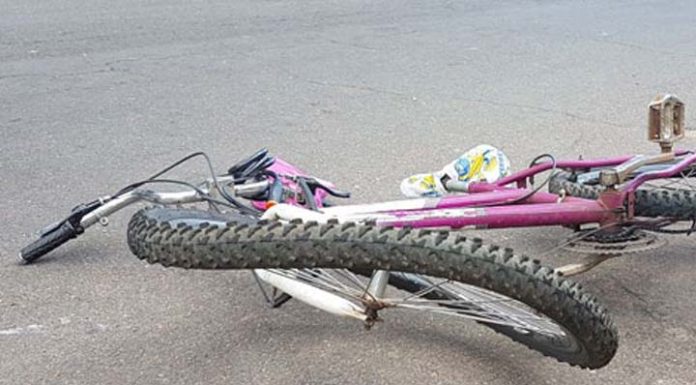 Idoso de bicicleta é atropelado por moto em Balneário Piçarras