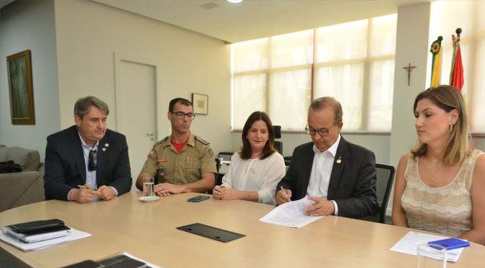 Deputado Carlos Humberto recebe confirmação do governador sobre mudança de metodologia do IMA para balneabilidade