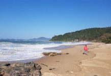 Homem mostra a genitália para mulheres na Praia da Saudade e é preso por importunação sexual