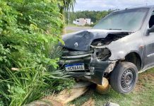 Veículo Renault Clio Sedan é encontrado batido nesta manhã em Armação