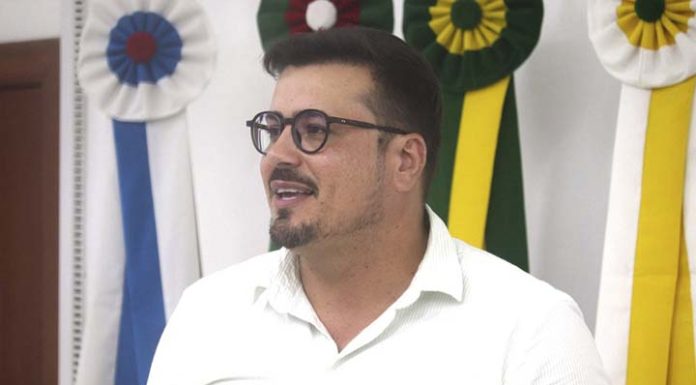 Vereadores aprovam minirreforma administrativa enviada pelo prefeito Aquiles