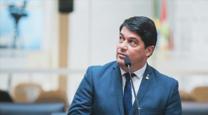 Deputados Emerson Stein, Carlos Humberto e Ivan Naatz destacam obra do Túnel entre Itajaí e Navegantes