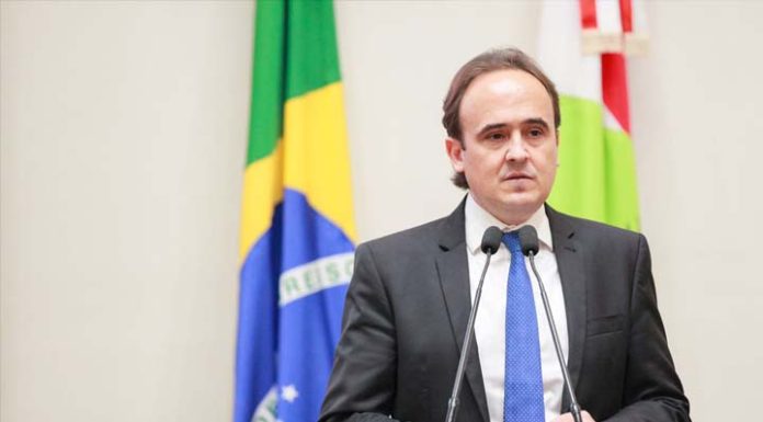Deputado Carlos Humberto apresenta alteração em lei que desburocratiza emissão de alvará de construção